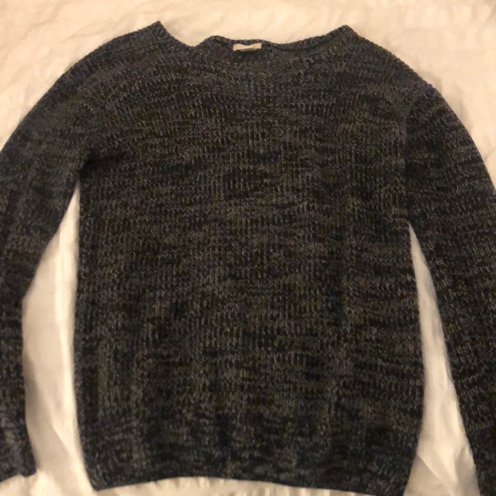 Pullover sweater